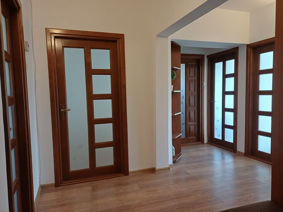 Apartament 3 camere decomandat | Bloc cărămidă 1990 | Zona Nicolae Iorga