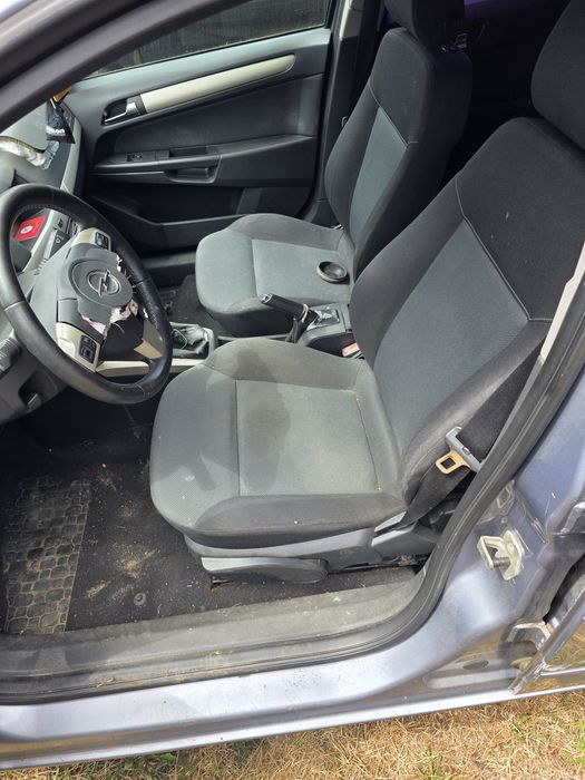 Opel Astra H 1.3 cdti avariat