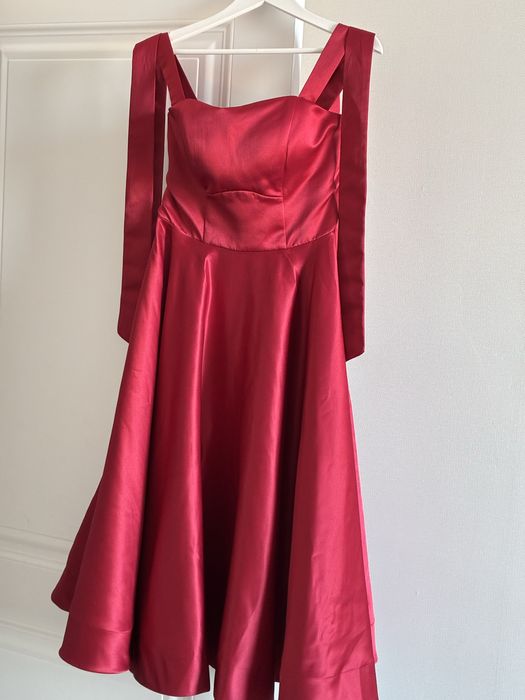 Продам платье красное