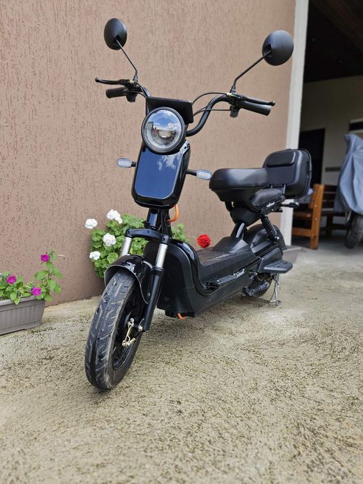 Електрически скутер MAX Motors / iBIKE – перфектно състояние