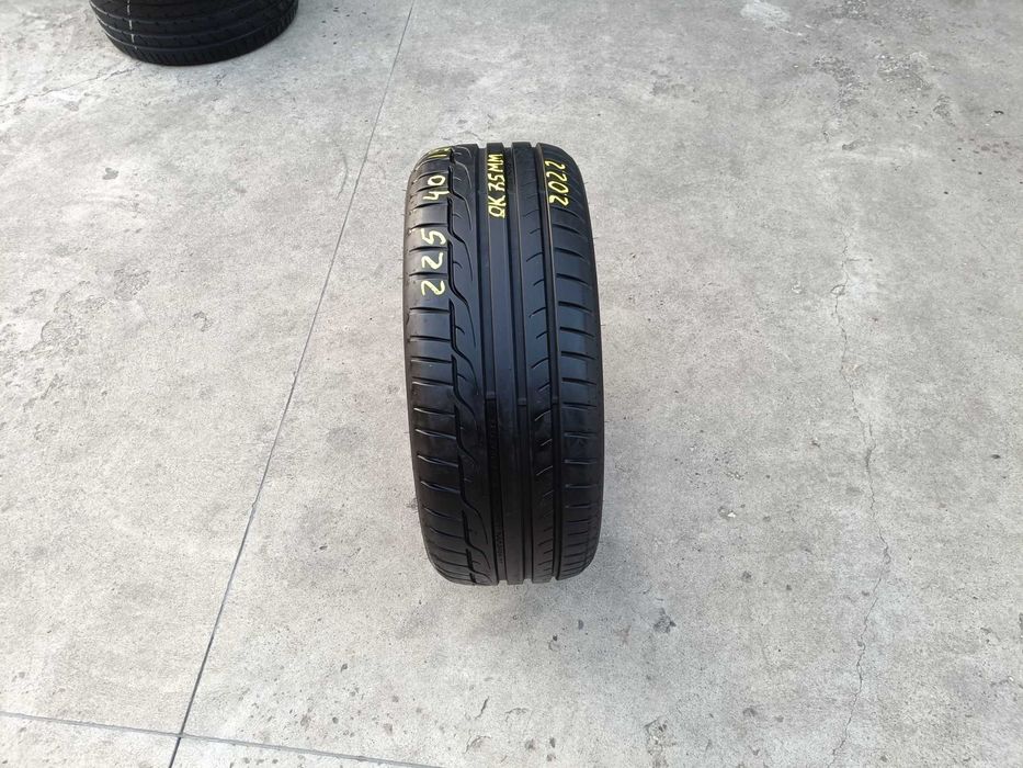 O anvelopa de vara 225 40 19 dunlop sport maxx RT cu 7,5 mm dot 2022