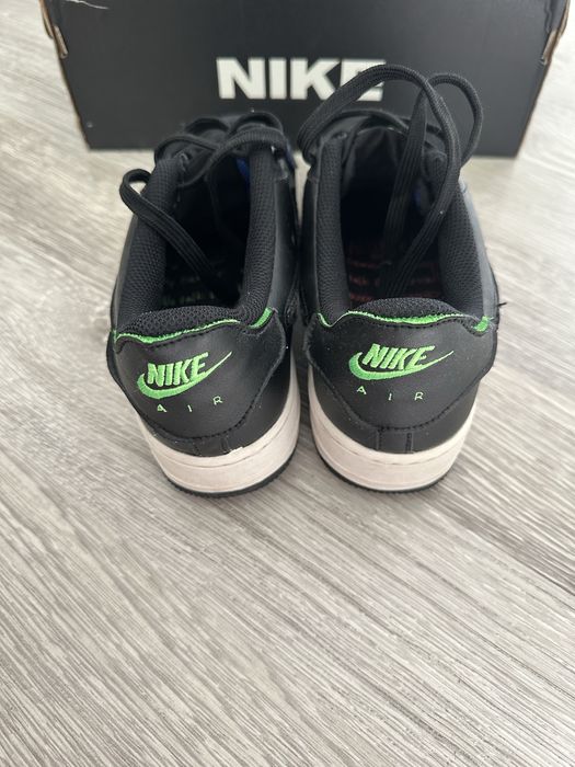 Маратонки Nike.