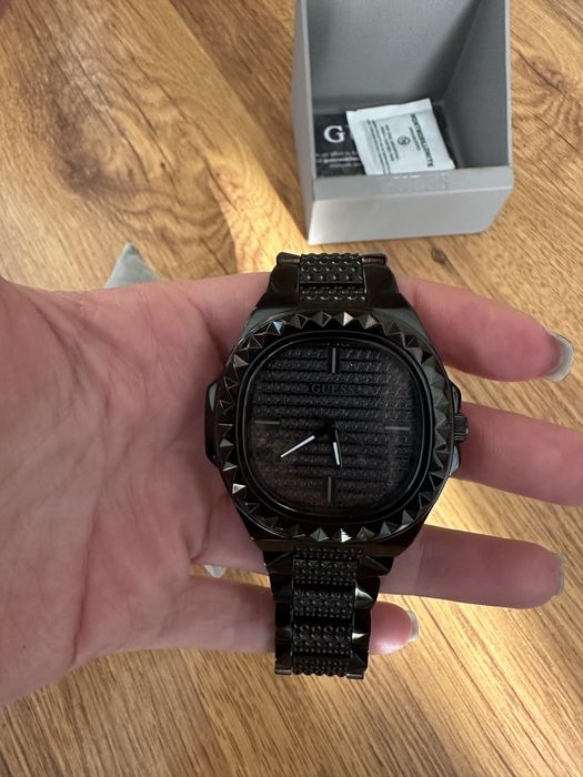 Часовник Guess дамски