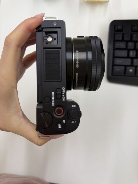 Aparat foto sony ZV-E 10 + flash Godox
