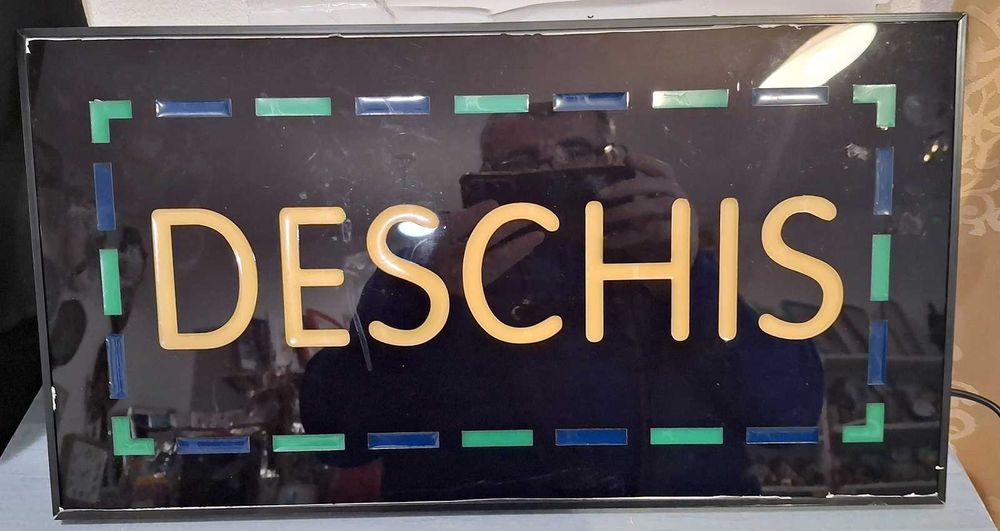 Firma luminoasa de pus pe usa,