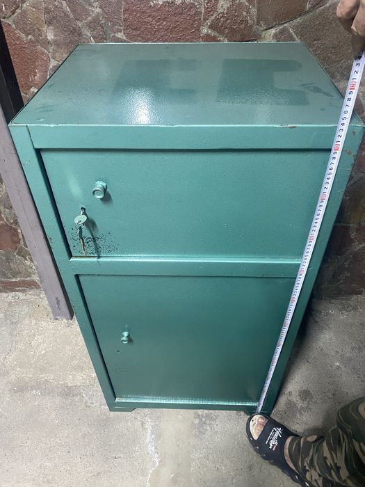 Сейф хороший надежный