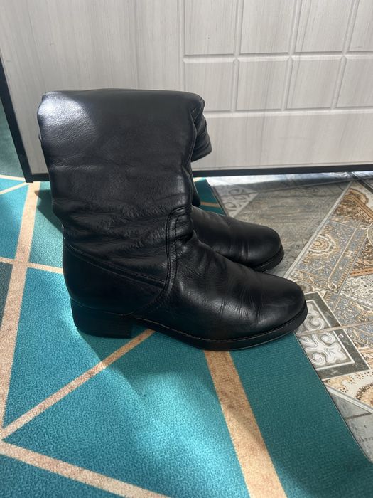 Продам зимние сапоги размер 36,37