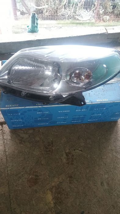 Far stanga Dacia Sandero 2009