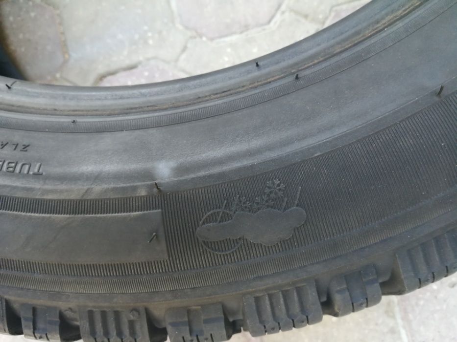 1 бусова зимна гума R17C 215/60 Michelin 109/107T M+S 8PR 96лв. С ДДС