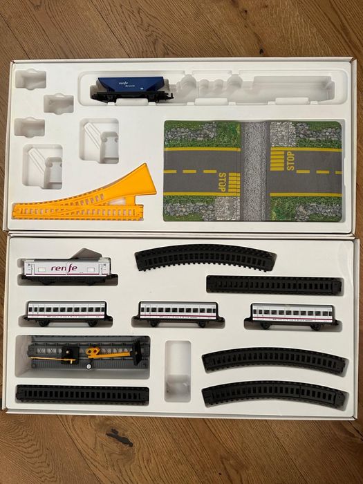 Tren electric baterii