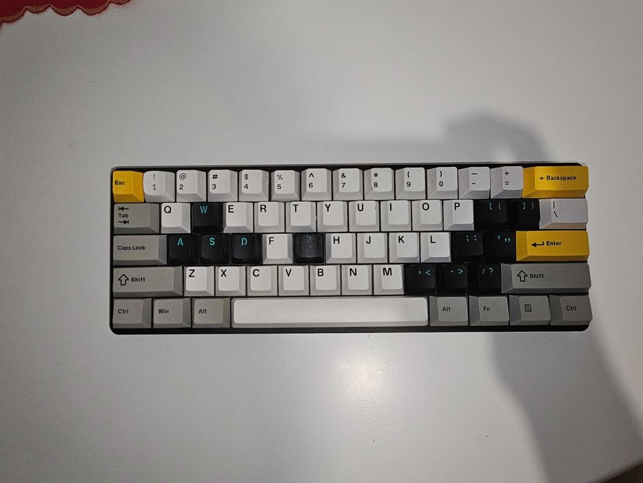 Tastaturi mecanice si mouse de gaming