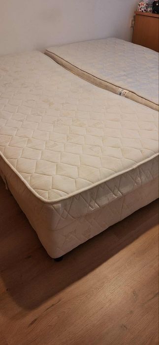 Две единични легла