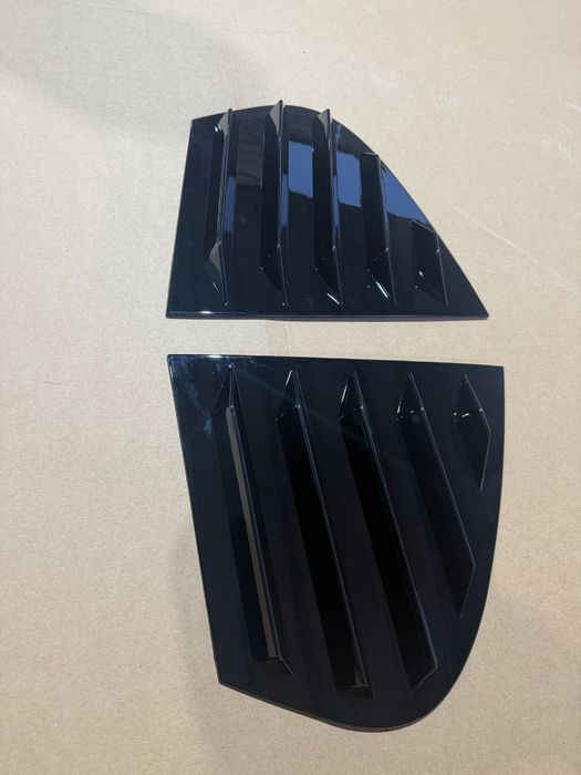 Ornamente Aero geamuri spate BMW seria 5 E60(2004-2010) negru lucios