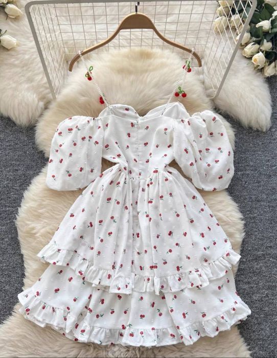 Летнее платье с вишенками