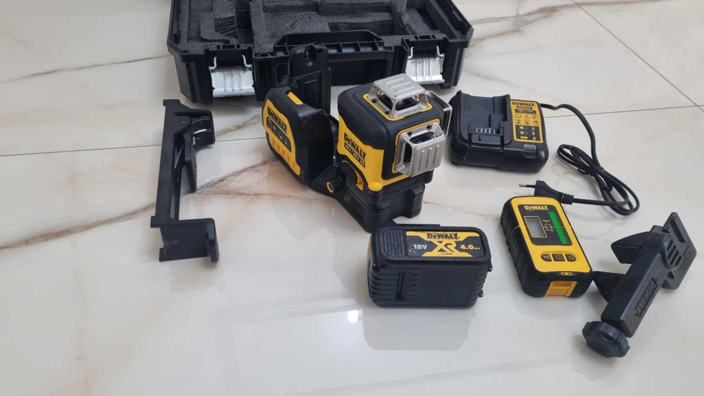 Laser Dewalt 3D  raza verde