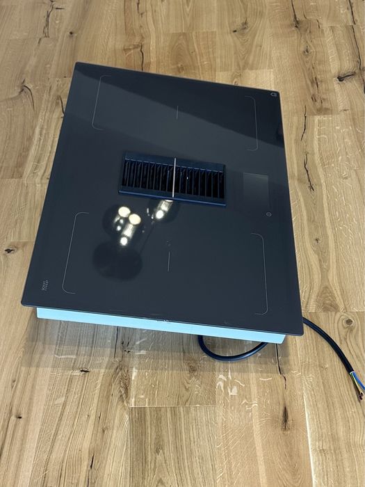 Nou Plita cu hota integrata