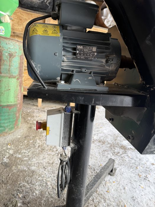 Se vinde moara si un tocator de furaje