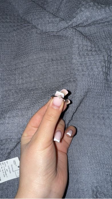 Продается помолвочное кольцо