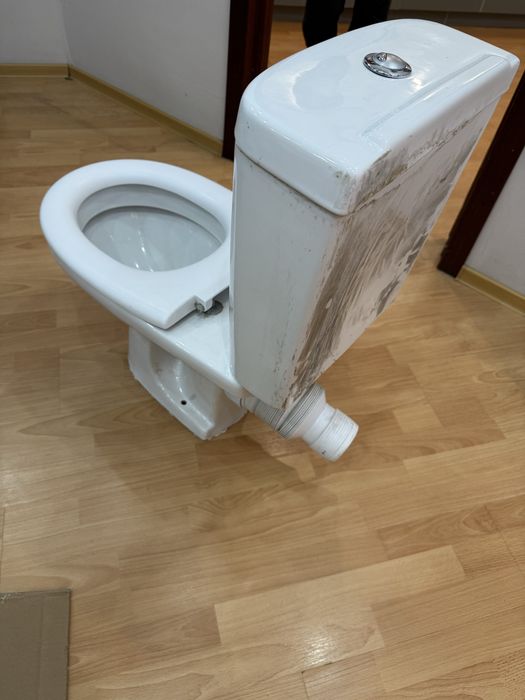 Продам Унитаз 5000 тенге