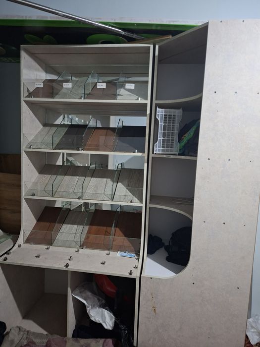 Do'konlar uchun tayyor mebelni profildan yasalgan pirlafka
