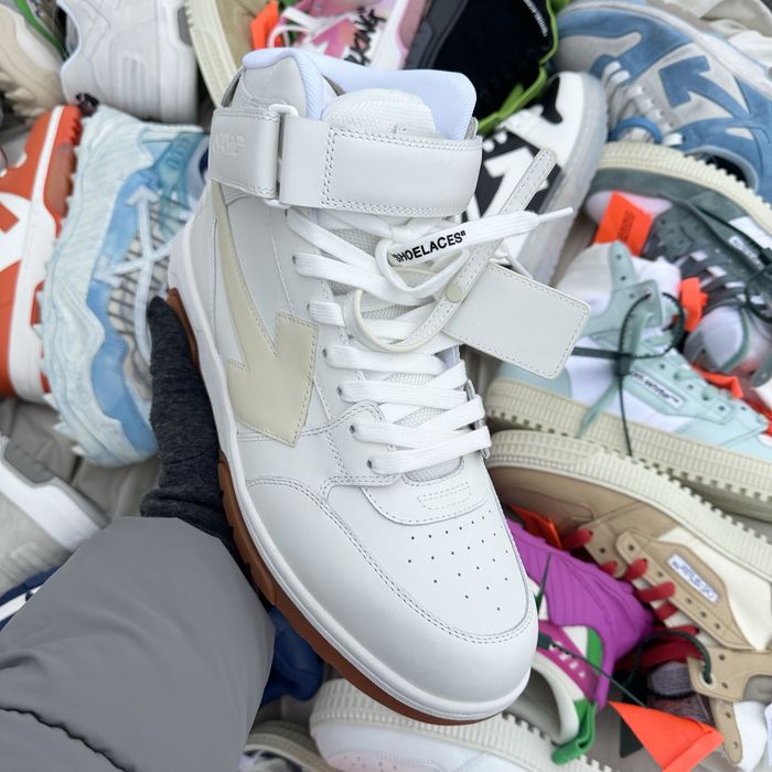 Off White Out Of Office Mid Sailgum Bej