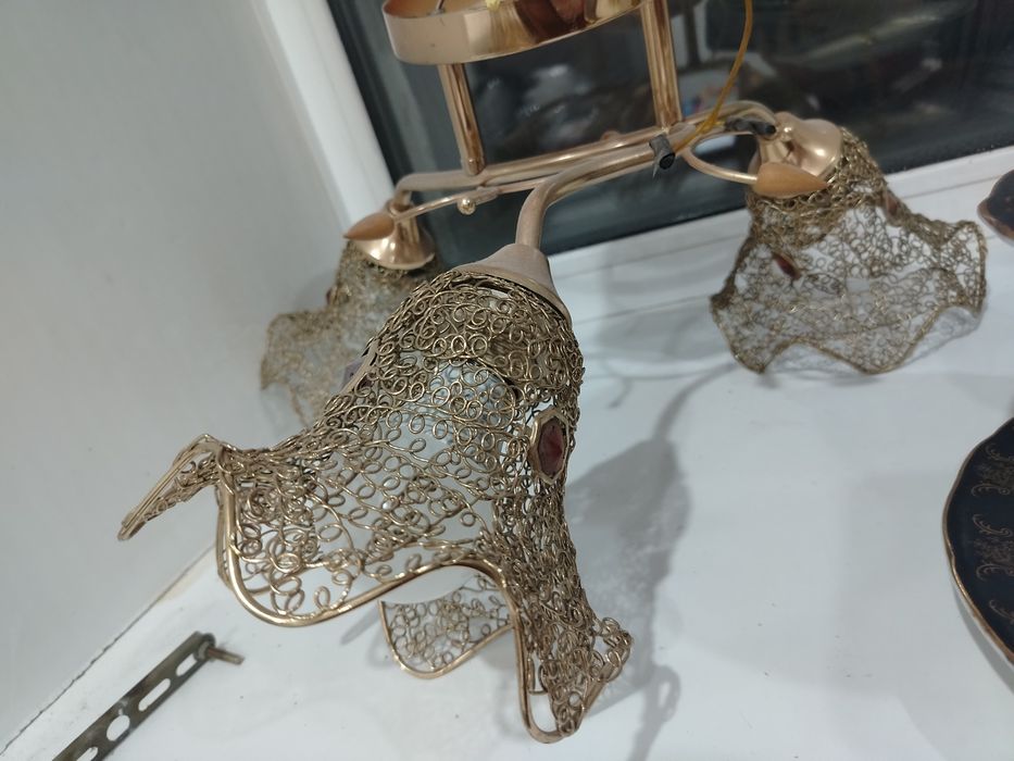 Люстры трехрожковые