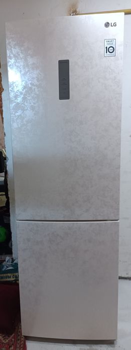 Холодильник продается.