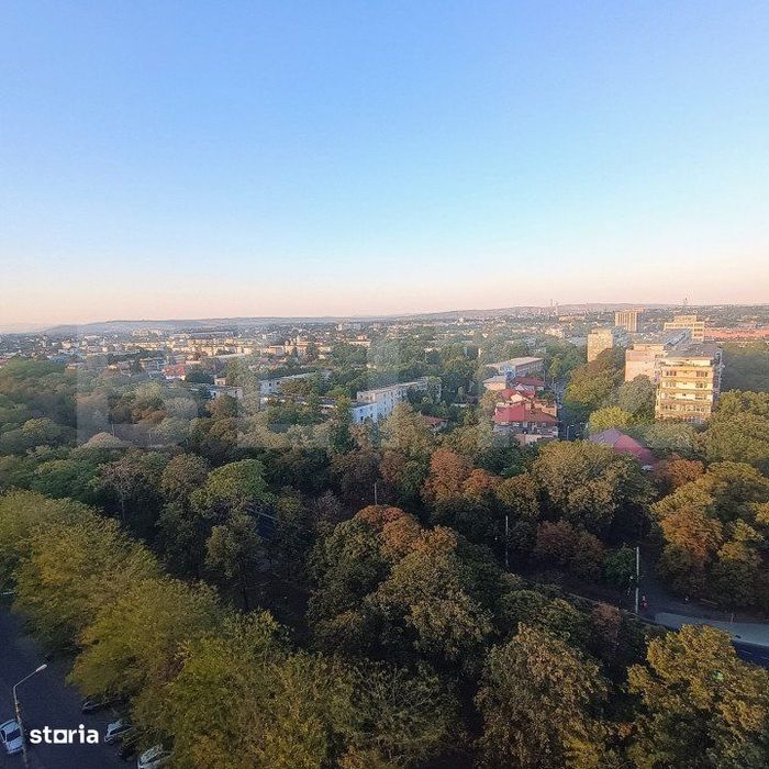 Apartament 4 camere, 82 mp ,3 balcoane inchise + boxa, zona Sud