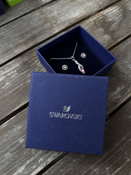 Swarowski комплект обеци и колие