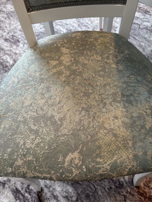 Продам стулья новые