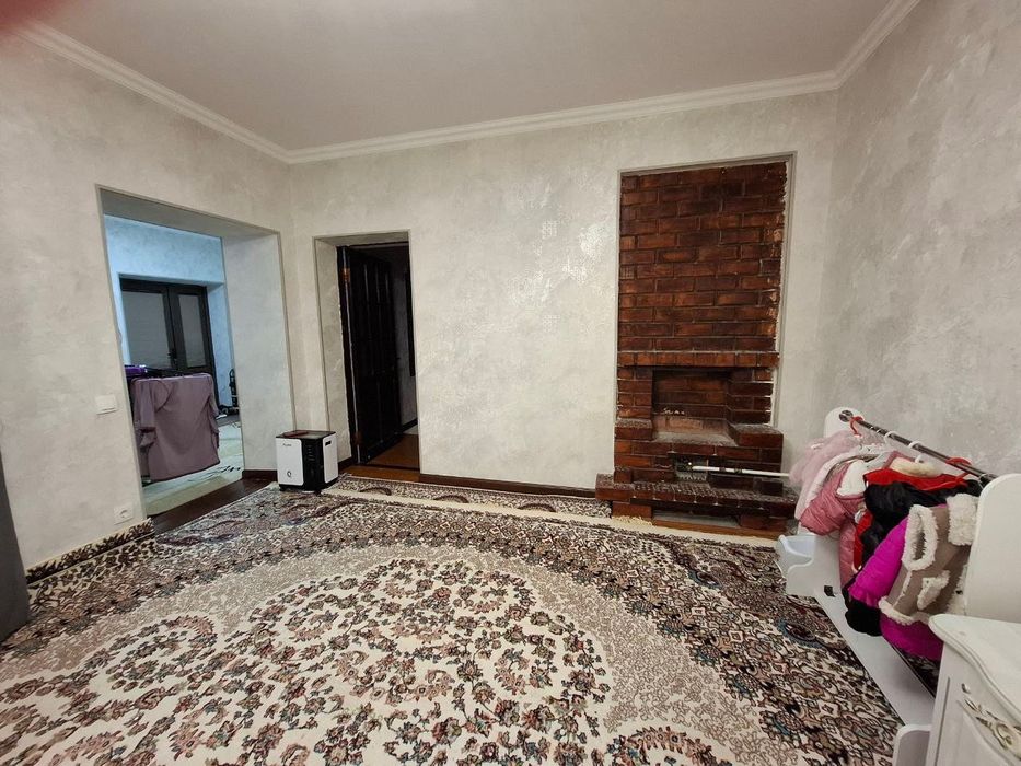 Срочно продаётся в центре  9.5 сот 10 ком