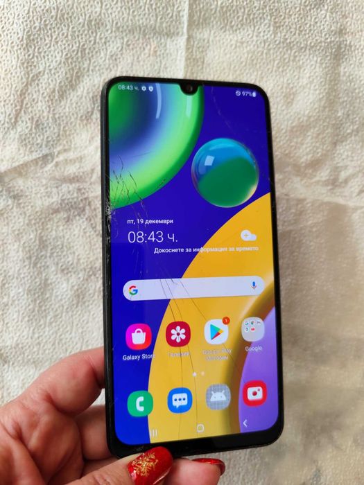 Работещ Samsung M21 със счупен дисплей