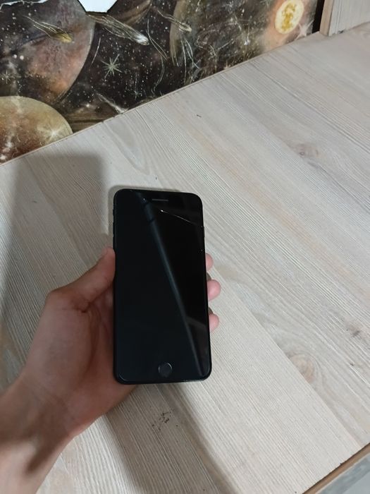 Продаю Айфон 7 +