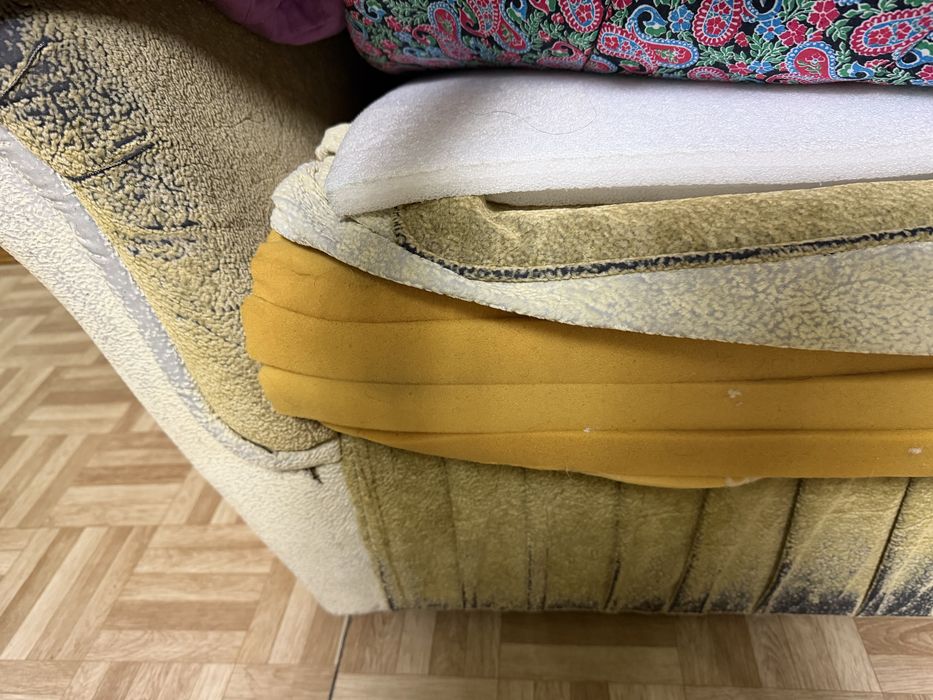 Продам 2 дивана и 1 кресло