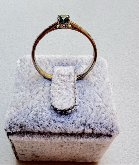 Inel solitar Christ Aur alb 14k cu diamant verde, pret fix