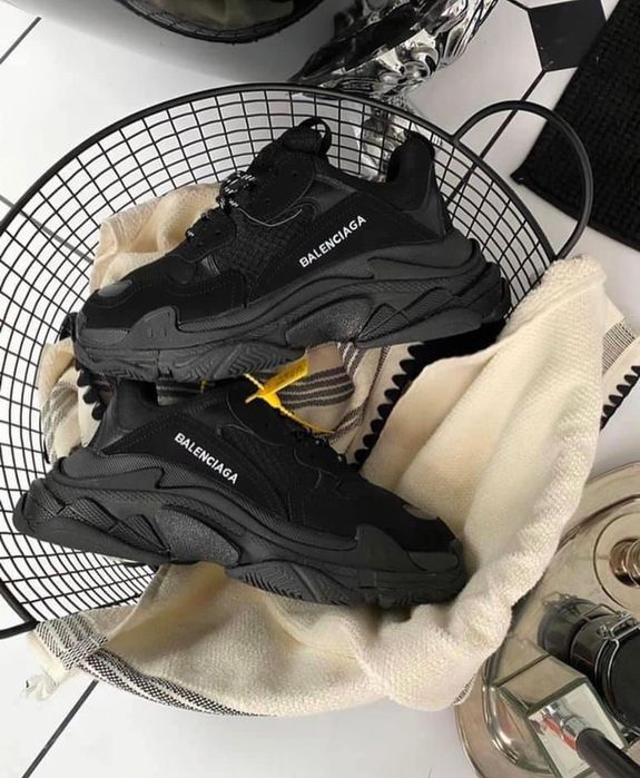 Balenciaga universali triple s