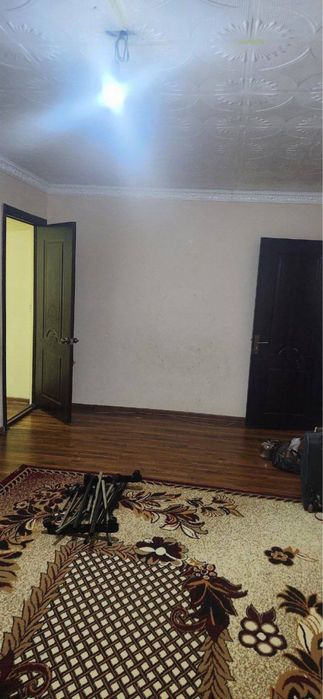 Срочно продаеться 2-комнатная квартира в городе Чирчике районе Октьябр