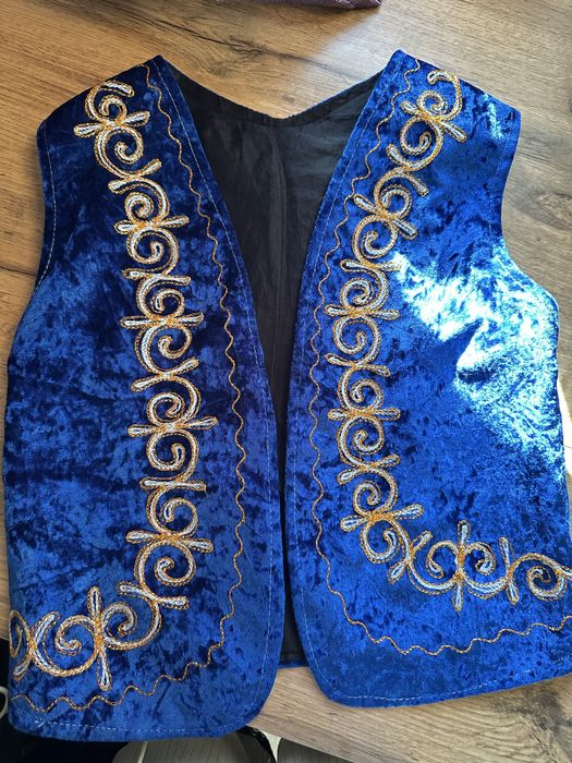 Продам жилетку на мальчика