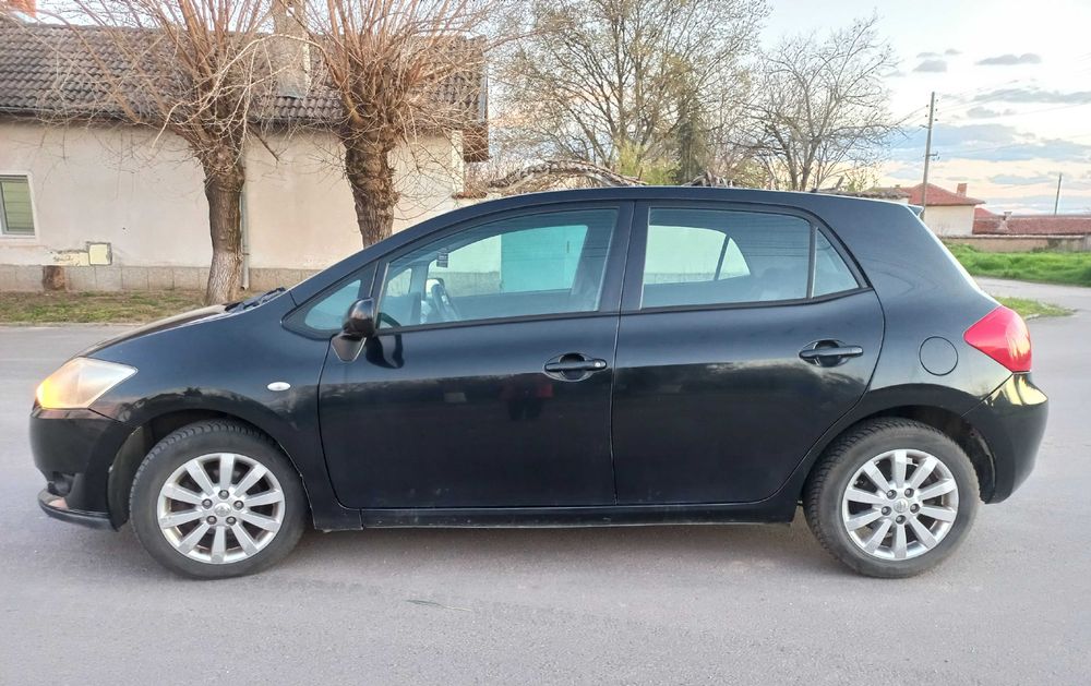 Тойота Аурис 1.6