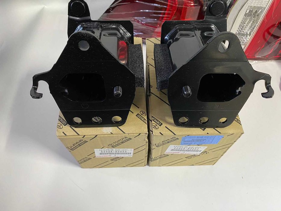 Крепление (кронштейн) усилителя бампера Toyota LC Prado