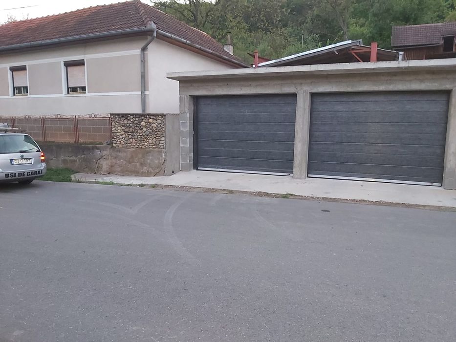 Poarta de garaj secționala