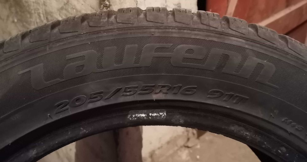 Продавам 2 броя зимни гуми 205.55.16 на 1 сезон дот 2019 Laufenn