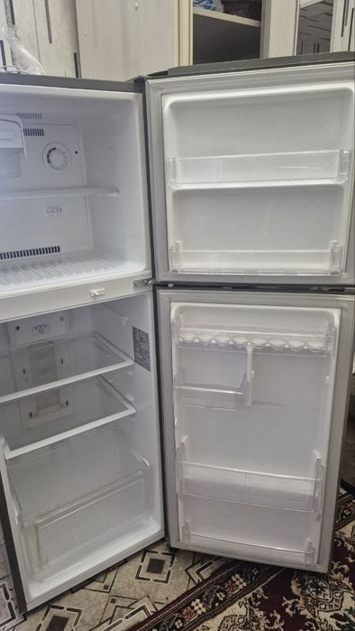 Holodilnik LG srochna sotiladi
