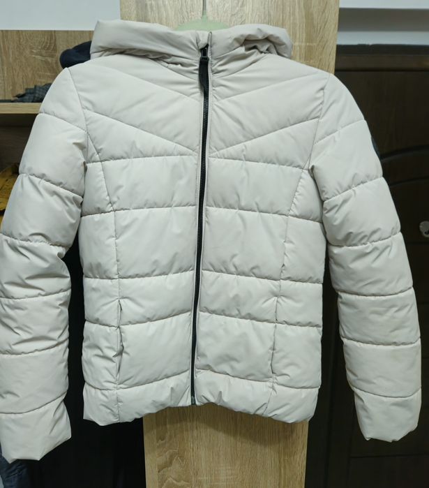 C&A geacă iarnă groasă marimea 158/XS-S crem cu căptușeală neagra