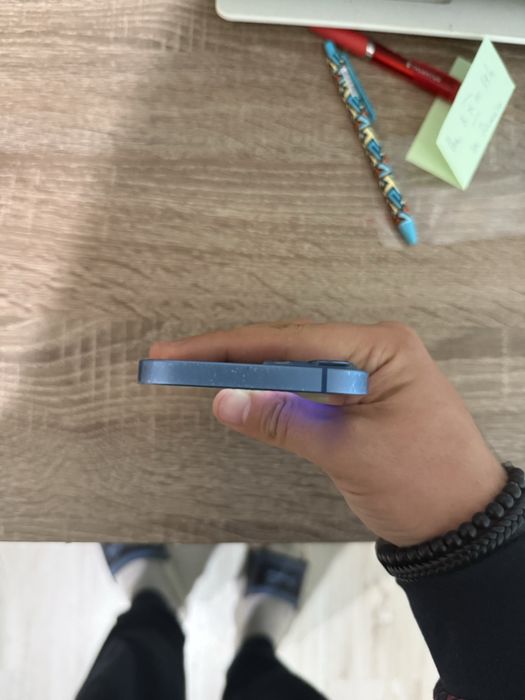 Продава се Iphone 13.