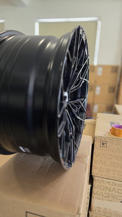 Jante R19 5x112 Forzza Spectrum Flow Forged Noi Audi A3 A4 A5 A6 A7 A8 Q3 Q5 Q7 Mercedes C E S CLA CLS GLC GLE BMW G20 G30 F40 X1 X3 Seat Leon Cupra