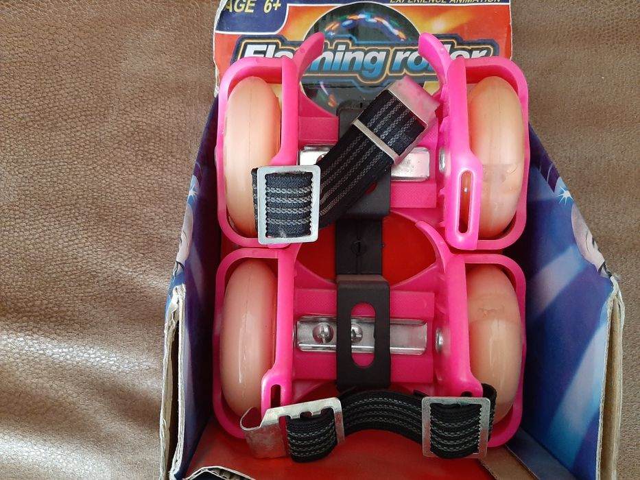 Ролики на пятки кроссовок .