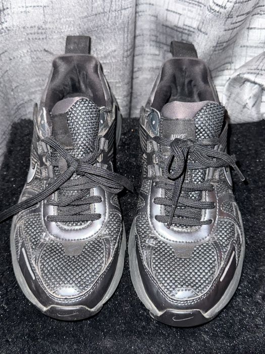 Продавам NIKE V2K RUN