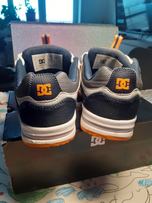 Adidasi DC SHOES. NR 39