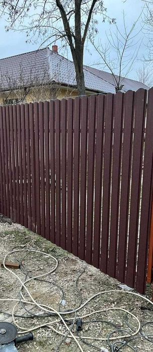 Garduri din panou stil jaluzele, sipca metalica, tabla, plasa si BCA